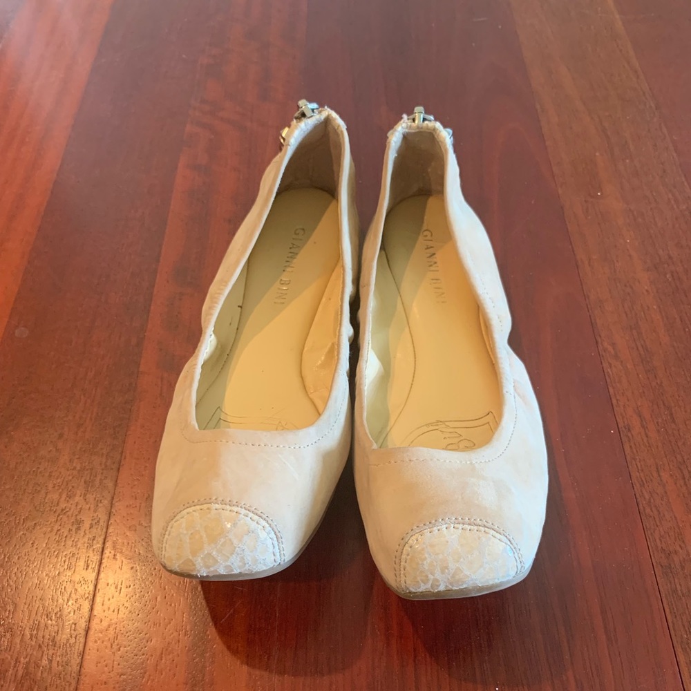 Gianna Bini Tan Flat size 7.5
